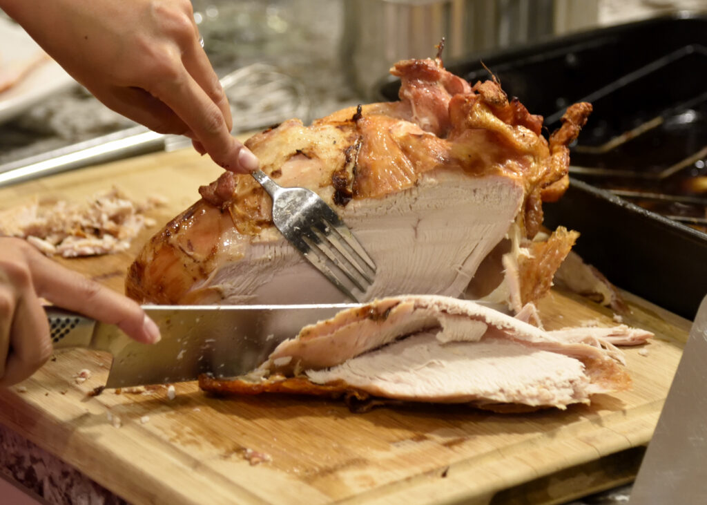 beautiful holiday turkey being carved close up han 2022 11 14 06 39 41 utc